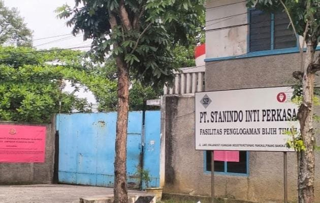 KBOBABEL.COM (Bangka Belitung) – Publik kembali diguncang oleh mencuatnya dugaan pembongkaran dan pencurian balok timah dalam jumlah besar yang terjadi pada awal Desember 2025 di dalam gudang perusahaan smelter peleburan timah PT Stanindo Inti Perkasa, milik Suwito Gunawan alias Awi, yang berlokasi di kawasan industri Jalan Laksamana Malahayati, Temberan, Kecamatan Bukit Intan, Kota Pangkalpinang. Senin (29/12/2025).
