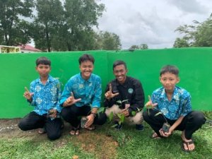 Green Leadership Indonesia Adakan Dialog Kaum Muda dan Penanaman Pohon di MTs Plus Bahrul Ulum Sungailiat