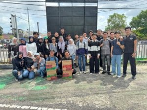 Mahasiswa Hukum UNIPER Gelar Aksi Berbagi: Wujud Kepedulian dan Pengabdian Masyarakat