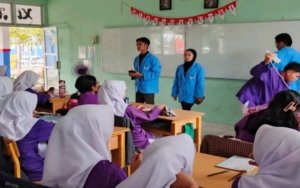 Dari Kampus Biru ke Sekolah Rujukan: Mahasiswa UBB ‘Bedah Tuntas’ Strategi Lolos SNPMB di SMAN 3 Pangkalpinang