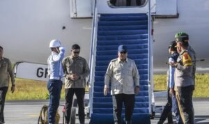potret-prabowo-tiba-di-sumut-tinjau-lokasi-terdampak-banjir-longsor-1764557055876_43