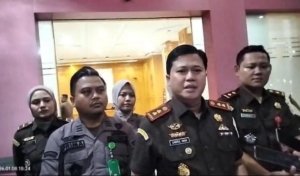 KBOBABEL.COM (BANGKA SELATAN) — Kejaksaan Negeri Bangka Selatan kembali menetapkan satu orang tersangka dalam perkara dugaan tindak pidana korupsi penerbitan legalitas lahan negara yang melibatkan penyelenggara negara dan jaringan mafia tanah di Kecamatan Lepar Pongok, Kabupaten Bangka Selatan, periode 2017 hingga 2024. Rabu (14/1/2026).