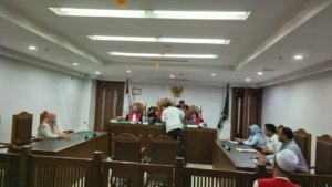 KBOBABEL.COM (Jakarta) – Sidang gugatan perdata yang diajukan dokter anak dr Ratna Setia Asih, Sp.A,  terhadap Presiden Republik Indonesia dan sejumlah lembaga negara kembali digelar di Pengadilan Negeri Jakarta Pusat, Senin (26/1/2026). 