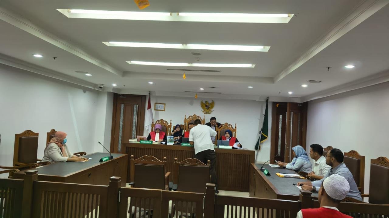 KBOBABEL.COM (Jakarta) – Sidang gugatan perdata yang diajukan dokter anak dr Ratna Setia Asih, Sp.A,  terhadap Presiden Republik Indonesia dan sejumlah lembaga negara kembali digelar di Pengadilan Negeri Jakarta Pusat, Senin (26/1/2026). 