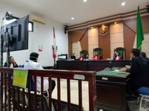 KBOBABEL.COM (PANGKALPINANG) — Sidang lanjutan perkara dugaan kelalaian medis yang menjerat Dokter Ratna kembali mengungkap fakta krusial yang memantik pertanyaan serius soal transparansi layanan kesehatan dan konstruksi hukum perkara medis. Jum'at (16/1/2026)
