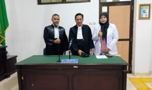 KBOBABEL.COM (PANGKALPINANG) — Sidang lanjutan perkara dugaan kelalaian medis yang menjerat Dokter Ratna kembali mengungkap fakta krusial yang memantik pertanyaan serius soal transparansi layanan kesehatan dan konstruksi hukum perkara medis. Jum'at (16/1/2026)