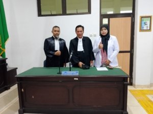 KBOBABEL.COM (PANGKALPINANG) — Sidang lanjutan perkara dugaan kelalaian medis yang menjerat dr Ratna Setia Asih kembali menghadirkan fakta krusial yang berpotensi menggeser arah pembuktian. Dalam persidangan di ruang Tirta Pengadilan Negeri Pangkalpinang, Kamis (16/4/2026), keterangan saksi ahli justru memperlihatkan bahwa kondisi pasien tidak sesederhana seperti yang dituduhkan dalam dakwaan.