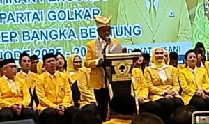 KBOBABEL.COM (Pangkalpinang) — Dewan Pimpinan Daerah (DPD) I Partai Golkar Provinsi Kepulauan Bangka Belitung periode 2025–2030 resmi dilantik pada Minggu (25/1/2026) pukul 10.00 WIB. Prosesi pelantikan berlangsung khidmat di Hotel Grand Aston Emidary Pangkalpinang dan dihadiri ratusan tokoh nasional, daerah, serta kader Partai Golkar se-Provinsi Kepulauan Bangka Belitung.