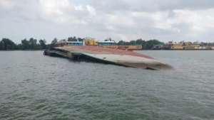 Sejak Juli 2024 Mangkrak, Bangkai KM Lintas Armada Nusantara Diminta Segera Dipindahkan