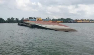 20260224-KAPAL-TERBALIK-Kondisi-kapal-KM-Lintas-Armada-Nusantara