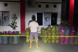 Terbongkar! Gudang Pengoplosan LPG Subsidi di Bangka, 164 Tabung Gas Disita Polisi