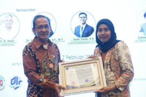 KBOBABEL.COM (PANGKALPINANG) – Rencana pembangunan Pembangkit Listrik Tenaga Nuklir (PLTN) di Bangka Belitung terus menjadi perhatian berbagai kalangan, termasuk akademisi. Dosen Program Studi Akuntansi STIE IBEK Pangkalpinang, Hendarti Tri S.M., S.E., M.Acc., Ak., CA., CSRS., menilai bahwa wacana tersebut perlu dipahami secara komprehensif, objektif, dan berbasis data ilmiah. Jumat (13/2/2026)