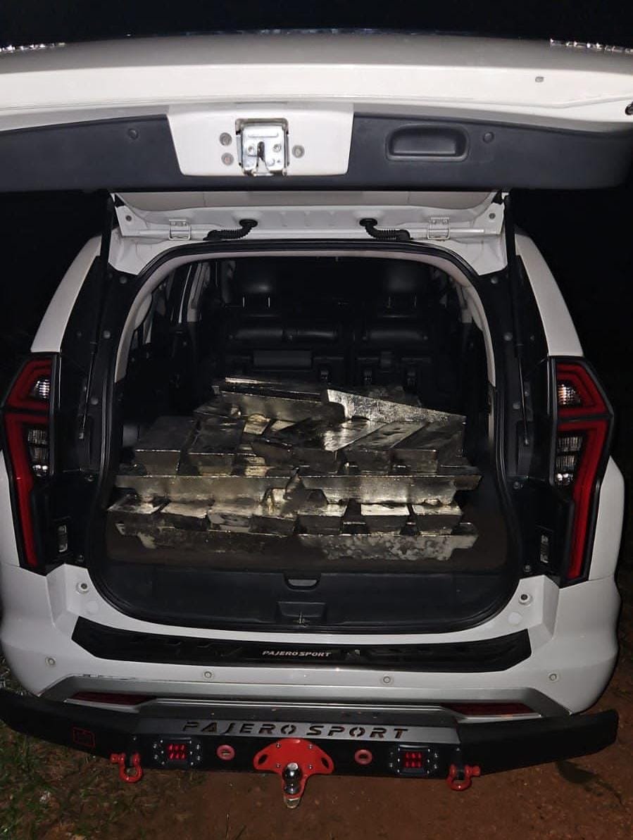 KBOBABEL.COM (Bangka Tengah)  – Fakta bahwa sebuah Pajero Sport ikut mengawal iring-iringan pengiriman timah ilegal di Bangka Belitung menjadi alarm keras bahwa praktik kejahatan sumber daya alam ini bukan kerja sporadis, melainkan operasi terorganisir dengan pola yang rapi. Selasa (10/2/2026)