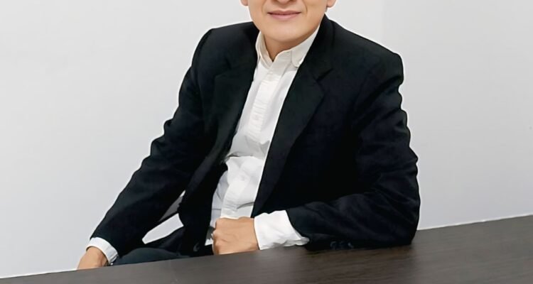 KBOBABEL.COM (Pangkalpinang) - Pengakuan HJ alias Sigit tentang hubungannya dengan dr Della Rianadita bukan sekadar kisah personal yang terseret arus sensasi. Ia telah menjelma menjadi ujian serius bagi integritas birokrasi di Kota Pangkalpinang. Ketika nama mantan Direktur RSUD Depati Hamzah terseret dalam pusaran isu moral, pernikahan kontroversial, hingga beredarnya konten vulgar, maka persoalannya tak lagi berhenti pada ranah privat. Ia memasuki wilayah etika jabatan dan akuntabilitas publik.