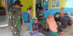 Personel TMMD Ke-127 Dan Tenaga Medis Puskesmas Lepar,Berikan Penyuluhan Posyandu di Desa Penutuk