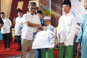Kepedulian PT TIMAH Sentuh Hati Santri Kundur, Penghafal Al-Qur’an Terima Sarung dan Peci