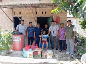 Ringankan Beban Warga, PT TIMAH Serahkan Dana Pengobatan di Desa Rias