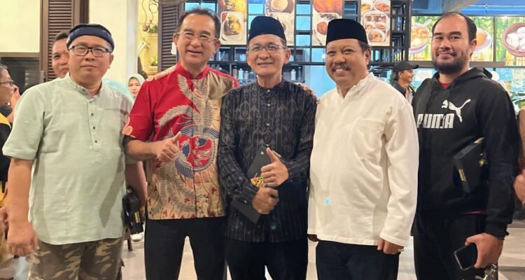 KBOBABEL.COM (Bangka Belitung) — Suasana hangat Ramadan mewarnai pertemuan silaturahmi antara Anggota DPR RI daerah pemilihan Bangka Belitung, Rudianto Tjen, dengan para awak media dalam agenda makan malam bersama di Jabrik Resto, Jumat malam (6/3/2026).