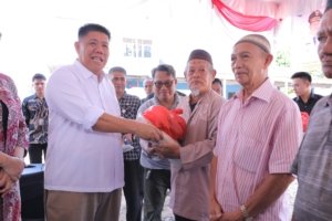 Tekan Harga Pangan, Hidayat Arsani Turun Langsung Buka Pasar Murah di Terminal Selindung