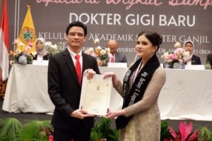 Dari Kampus ke Pengabdian! 85 Dokter Gigi Baru Moestopo Resmi Disumpah