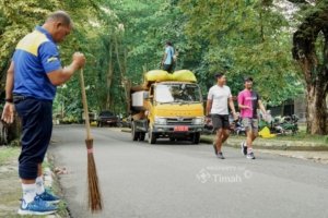 PT TIMAH Gelar Jumat Bersih di Taman Sari Sungailiat, Dorong Lingkungan Bersih dan Nyaman