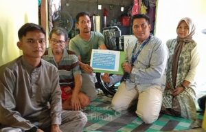 Peduli Sesama, PT TIMAH Salurkan Kursi Roda untuk Warga Teluk Radang