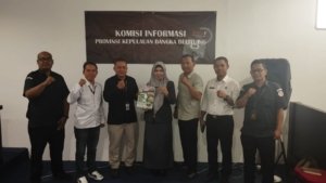 Bawaslu Bangka Tengah Serahkan Laporan Informasi Publik ke KI Babel, Partisipasi Pilkada Jadi Sorotan