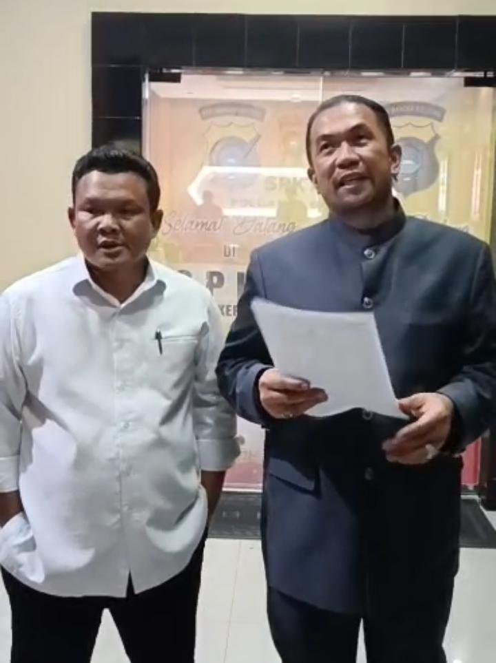 KBOBABEL.COM (PANGKALPINANG) — Dinamika penegakan hukum di Kepulauan Bangka Belitung kembali memanas. Setelah melalui perdebatan panjang dan argumentasi hukum yang berlangsung berjam-jam, laporan pengaduan yang diajukan oleh Andi Kusuma akhirnya resmi diterima oleh Sentra Pelayanan Kepolisian Terpadu (SPKT) Polda Kepulauan Bangka Belitung, Selasa dini hari (7/4/2026).