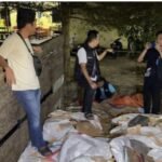 KBOBABEL.COM (PANGKALPINANG) — Penangkapan 13 ton balok timah ilegal oleh aparat Polresta Pangkalpinang semestinya menjadi momentum strategis untuk membongkar jejaring besar bisnis timah nonprosedural. Namun realitas di lapangan justru kembali memantik kecurigaan publik: perkara besar, penyelesaian kecil.