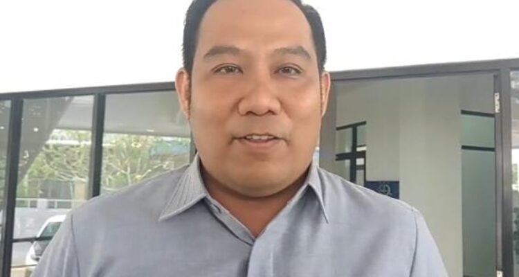 KBOBABEL.COM (PANGKALPINANG) — Sikap kooperatif ditunjukkan Adi Irawan dengan memenuhi pemanggilan Kejaksaan Negeri (Kejari) Kota Pangkalpinang, Senin (13/4/2026), dalam rangka memberikan klarifikasi terkait dugaan penyimpangan anggaran perjalanan dinas atau SPPD Tahun 2025