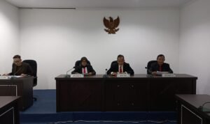 IMG-20260414-WA0107 KBOBABEL.COM (PANGKALPINANG) — Riuh pemberitaan yang kembali mengangkat isu sengketa informasi antara pemohon yang mengatasnamakan pengurus partai politik di Bangka Belitung dengan Komisi Informasi (KI) Provinsi Kepulauan Bangka Belitung memunculkan pertanyaan serius: apakah ini murni kritik berbasis fakta, atau justru upaya membangun framing opini yang terlepas dari konstruksi hukum yang telah final? Kamis (16/4/2026).