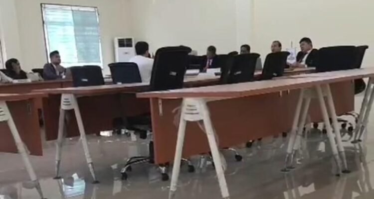 KBOBABEL.COM (PANGKALPINANG) — Pelaksanaan sidang etik profesi oleh Majelis Disiplin Profesi (MDP) Kementerian Kesehatan di Provinsi Kepulauan Bangka Belitung, Senin (20/4/2026), menuai sorotan tajam. Sidang yang digelar di lingkungan Dinas Kesehatan tersebut bahkan disebut sebagai “persidangan sesat” oleh pihak teradu karena dinilai melanggar prosedur hukum yang berlaku.