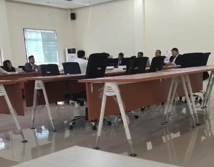 KBOBABEL.COM (PANGKALPINANG) — Pelaksanaan sidang etik profesi oleh Majelis Disiplin Profesi (MDP) Kementerian Kesehatan di Provinsi Kepulauan Bangka Belitung, Senin (20/4/2026), menuai sorotan tajam. Sidang yang digelar di lingkungan Dinas Kesehatan tersebut bahkan disebut sebagai “persidangan sesat” oleh pihak teradu karena dinilai melanggar prosedur hukum yang berlaku.