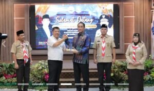 KBOBABEL.COM (PANGKALPINANG) — Gubernur Kepulauan Bangka Belitung (Babel), Hidayat Arsani, menegaskan pentingnya peran generasi muda sebagai garda terdepan dalam upaya pencegahan narkotika. Penegasan itu disampaikannya saat menghadiri kegiatan Pembekalan Saka Anti Narkoba yang turut dihadiri Kepala Badan Narkotika Nasional (BNN) RI, Suyudi Ario Seto, di Ruang Pasir Padi, Kantor Gubernur Babel, Kamis (23/4/2026).