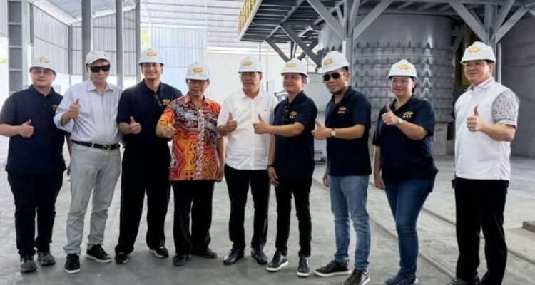 KBOBABEL.COM (SUNGAILIAT) — Pemerintah Kabupaten Bangka menunjukkan komitmennya dalam mendukung pertumbuhan investasi daerah dengan menghadiri peresmian pabrik pengolahan dan pemurnian bijih timah (smelter) milik PT Mitra Bangka Semesta di Kawasan Industri Jelitik, Sungailiat, Jumat (24/4/2026).