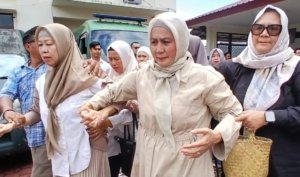 Tok! Hakim Perintahkan Penahanan Wagub Hellyana, Keluarga Menangis di PN Pangkalpinang