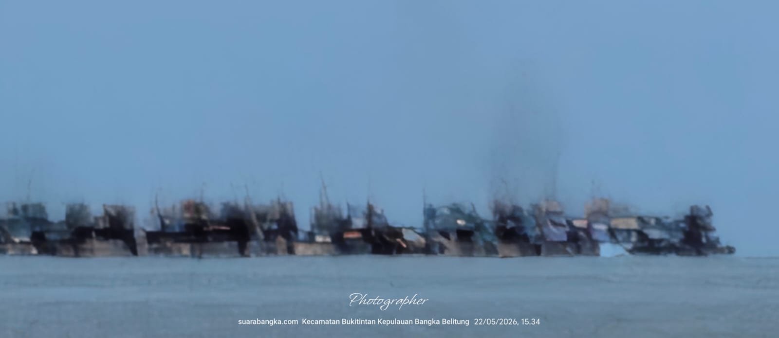 KBOBABEL.COM (PANGKALPINANG) – Polemik aktivitas tambang ponton TI Rajuk-Tower di kawasan Laut Pasir Padi kembali menjadi sorotan publik. Setelah muncul pemberitaan yang menyebut seorang warga bernama Ded sebagai koordinator aktivitas penambangan di area yang disebut berada di luar IUP PT Timah Tbk, bantahan keras langsung disampaikan pihak yang dituding. Sabtu (23/5/2026)