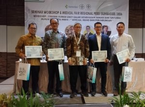 KBOBABEL.COM (PANGKALPINANG) — Sengketa medik yang terus meningkat dalam beberapa tahun terakhir menjadi alarm serius bagi dunia pelayanan kesehatan. Rumah sakit tidak lagi cukup hanya mengandalkan tata kelola administratif dan klinis, tetapi juga dituntut membangun tata kelola etik yang kuat sebagai benteng perlindungan bagi pasien maupun seluruh sivitas hospitalia. Sabtu (9/5/2026)