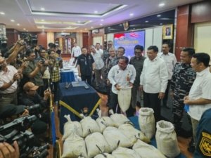 Dari Karimun ke Jakarta, TNI AL Amankan 16 Ton Pasir Timah Tanpa Dokumen Lengkap di Tangerang