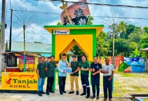 Kolaborasi Budaya, PT TIMAH Bantu Hadirkan Gerbang Tanjak sebagai Ikon Desa Sawang Laut