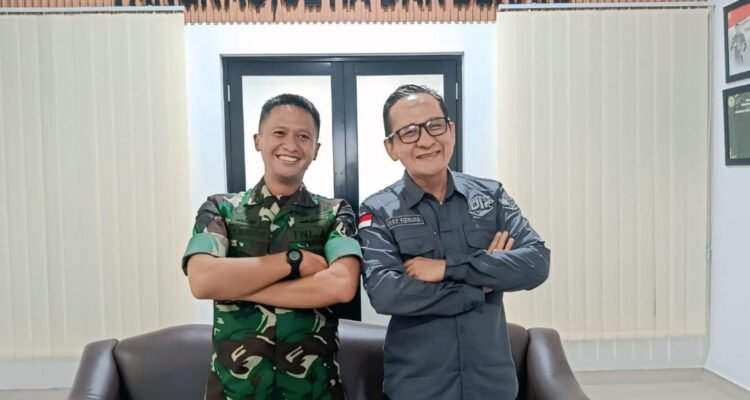 KBOBABEL.COM (NAMANG, BANGKA TENGAH) — Komitmen membangun sinergi antara insan pers dan Tentara Nasional Indonesia (TNI) kembali diperkuat melalui audiensi yang digelar Pengurus Dewan Pimpinan Daerah (DPD) Pro Jurnalismedia Siber (PJS) Bangka Belitung bersama jajaran Dewan Pimpinan Cabang (DPC) PJS Kota Pangkalpinang di Markas Batalyon Infanteri (Yonif) 147, Desa Jelutung, Kecamatan Namang, Kabupaten Bangka Tengah, Kamis (4/6/2026).
