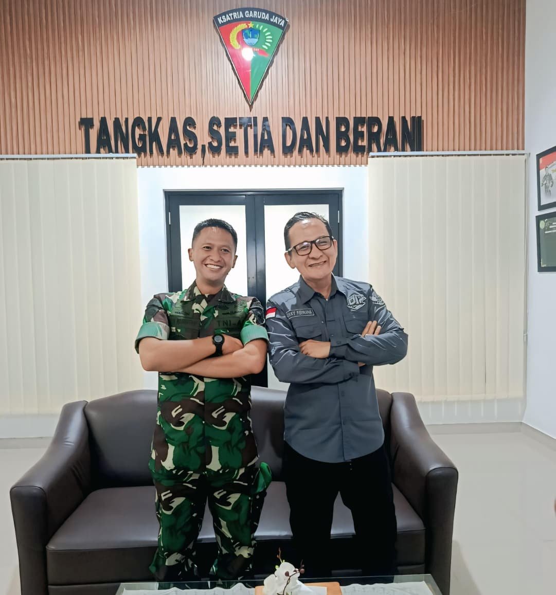 KBOBABEL.COM (NAMANG, BANGKA TENGAH) — Komitmen membangun sinergi antara insan pers dan Tentara Nasional Indonesia (TNI) kembali diperkuat melalui audiensi yang digelar Pengurus Dewan Pimpinan Daerah (DPD) Pro Jurnalismedia Siber (PJS) Bangka Belitung bersama jajaran Dewan Pimpinan Cabang (DPC) PJS Kota Pangkalpinang di Markas Batalyon Infanteri (Yonif) 147, Desa Jelutung, Kecamatan Namang, Kabupaten Bangka Tengah, Kamis (4/6/2026).