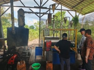 Ditjen EBTKE Kementerian ESDM Kunjungi Mesin Pengelola Sampah jadi Solar Milik Kopetindo di Bangka
