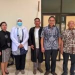 KBOBABEL.COM (PANGKALPINANG).– Sidang lanjutan perkara yang menjerat dr. Ratna Setia Asih, Sp.A, di Pengadilan Negeri Pangkalpinang, Rabu (11/6/2026), memasuki agenda pembacaan pledoi. Dalam pembelaannya, tim kuasa hukum menegaskan keyakinan bahwa klien mereka tidak terbukti memenuhi unsur pidana sebagaimana yang didakwakan oleh jaksa penuntut umum. Rabu (11/6/2026)