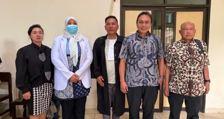 KBOBABEL.COM (PANGKALPINANG).– Sidang lanjutan perkara yang menjerat dr. Ratna Setia Asih, Sp.A, di Pengadilan Negeri Pangkalpinang, Rabu (11/6/2026), memasuki agenda pembacaan pledoi. Dalam pembelaannya, tim kuasa hukum menegaskan keyakinan bahwa klien mereka tidak terbukti memenuhi unsur pidana sebagaimana yang didakwakan oleh jaksa penuntut umum. Rabu (11/6/2026)