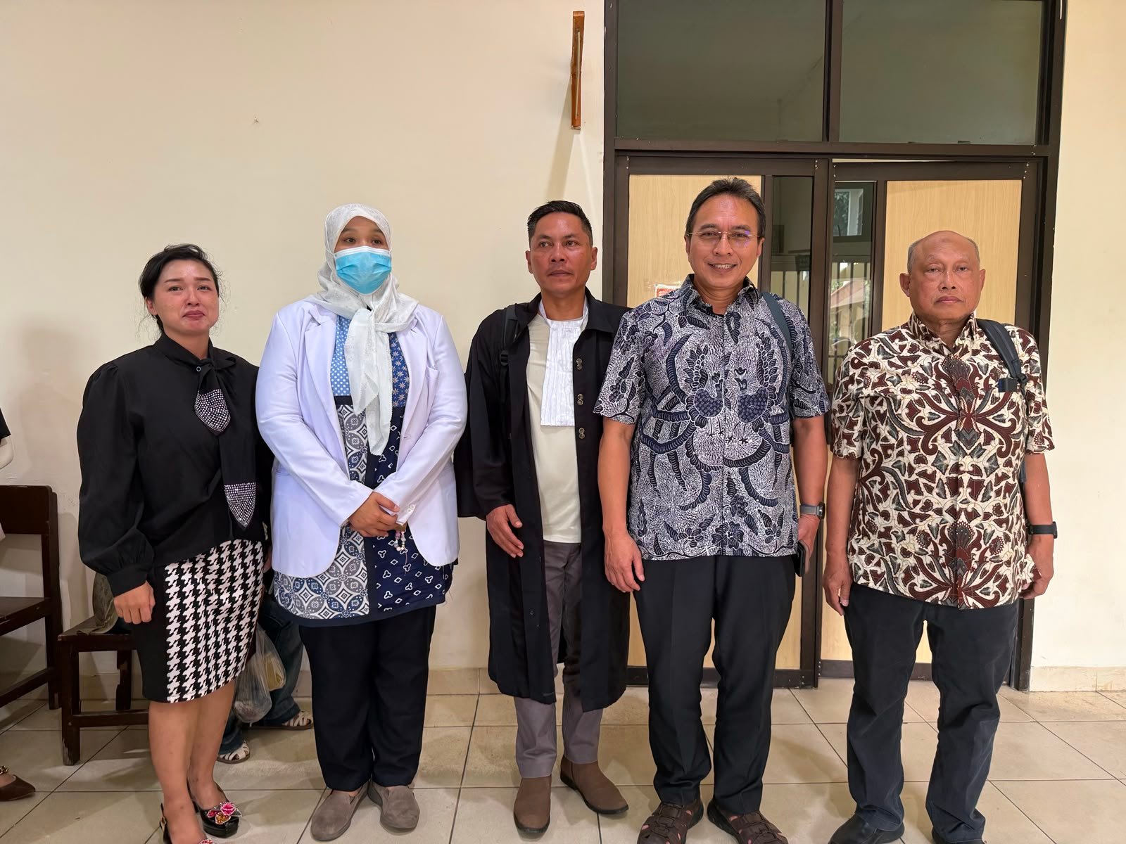 KBOBABEL.COM (PANGKALPINANG).– Sidang lanjutan perkara yang menjerat dr. Ratna Setia Asih, Sp.A, di Pengadilan Negeri Pangkalpinang, Rabu (11/6/2026), memasuki agenda pembacaan pledoi. Dalam pembelaannya, tim kuasa hukum menegaskan keyakinan bahwa klien mereka tidak terbukti memenuhi unsur pidana sebagaimana yang didakwakan oleh jaksa penuntut umum. Rabu (11/6/2026)