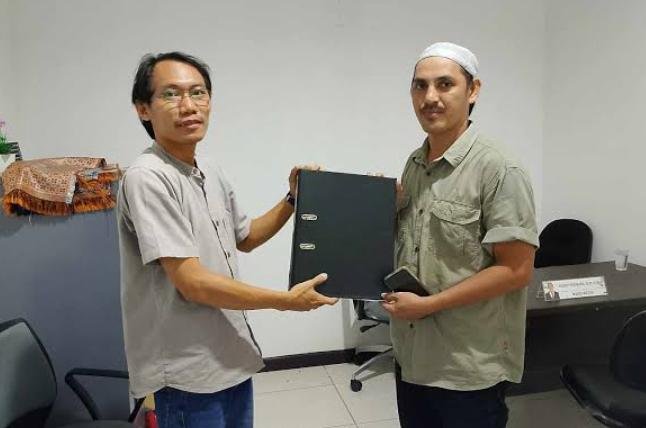 KBOBABEL.COM (PANGKALPINANG) – Permintaan maaf yang disampaikan Komisi Informasi (KI) Provinsi Kepulauan Bangka Belitung kepada Edi Irawan yang disalahartikan, terkait tidak tersedianya rekaman elektronik dan transkrip verbatim persidangan sengketa informasi publik menjadi bahan perdebatan baru di ruang publik. Sabtu (12/6/2026)