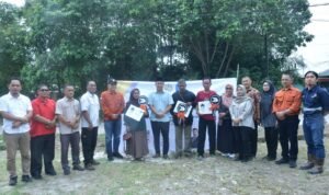 IMG-20260612-WA0416 KBOBABEL.COM (BANGKA) – Komitmen Arsari Tambang untuk tumbuh bersama masyarakat kembali diwujudkan melalui aksi nyata. Melalui dua perusahaan yang berada di bawah naungan grup usaha Arsari Tambang, yakni PT Mitra Stania Prima (MSP) dan PT AEGA Prima, perusahaan melaksanakan peletakan batu pertama pembangunan Rumah Layak Huni (RLH) serta menyerahkan Balai Posyandu Kasih Ibu di Lingkungan Rambak, Kelurahan Jelitik, Kecamatan Sungailiat, Kabupaten Bangka, Jumat (12/6/2026).