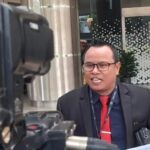 KBOBABEL.COM (JAKARTA) – Polemik ekspor elemenit yang melibatkan PT Putra Prima Mineral Mandiri (PT PMM) kembali memanas. Setelah belasan kontainer milik perusahaan tersebut menjadi sasaran penggeledahan oleh Tim Satgas Penertiban Kawasan Hutan (PKH) di Pelabuhan Batam, kini perhatian publik tertuju pada langkah Kejaksaan Agung RI yang dikabarkan melakukan penjemputan terhadap Kepala Kantor Bea Cukai Pangkalpinang, Junanto Kurniawan. Minggu (21/6/2026)