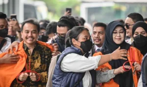 Pelimpahan-tersangka-Roy-Suryo-dan-Dokter-Tifa-ke-Kejari-Jaksel-220626-sth-05.jpg